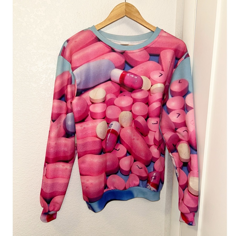 SUGARPILLS The Crewneck Lightweight Sweatshirt Happy Pills In Pink SZ: Small